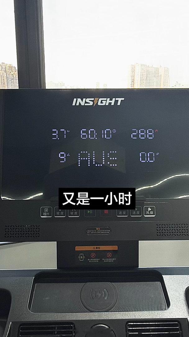 吃悲伤了如此好吃的食物我只能浅尝一口 ​​​