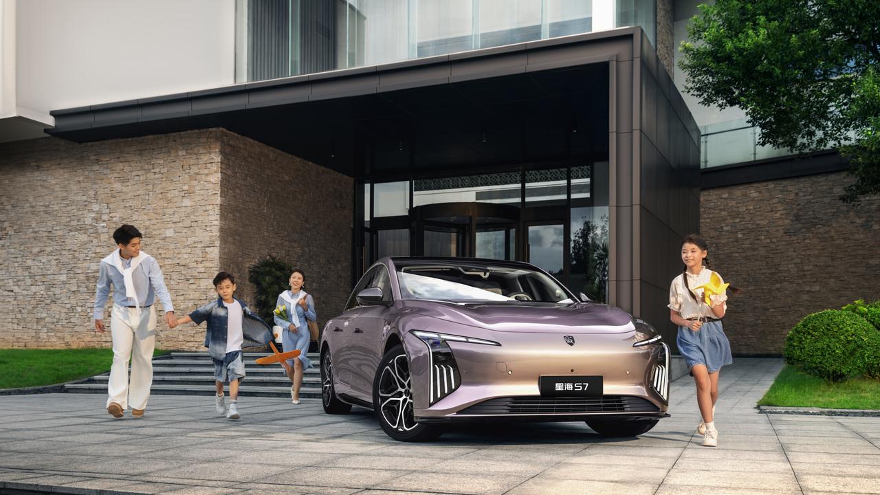 哥哥说，今年开回家的不是车，是一份“从容”。

往年春节，他提前半个月就开始刷充