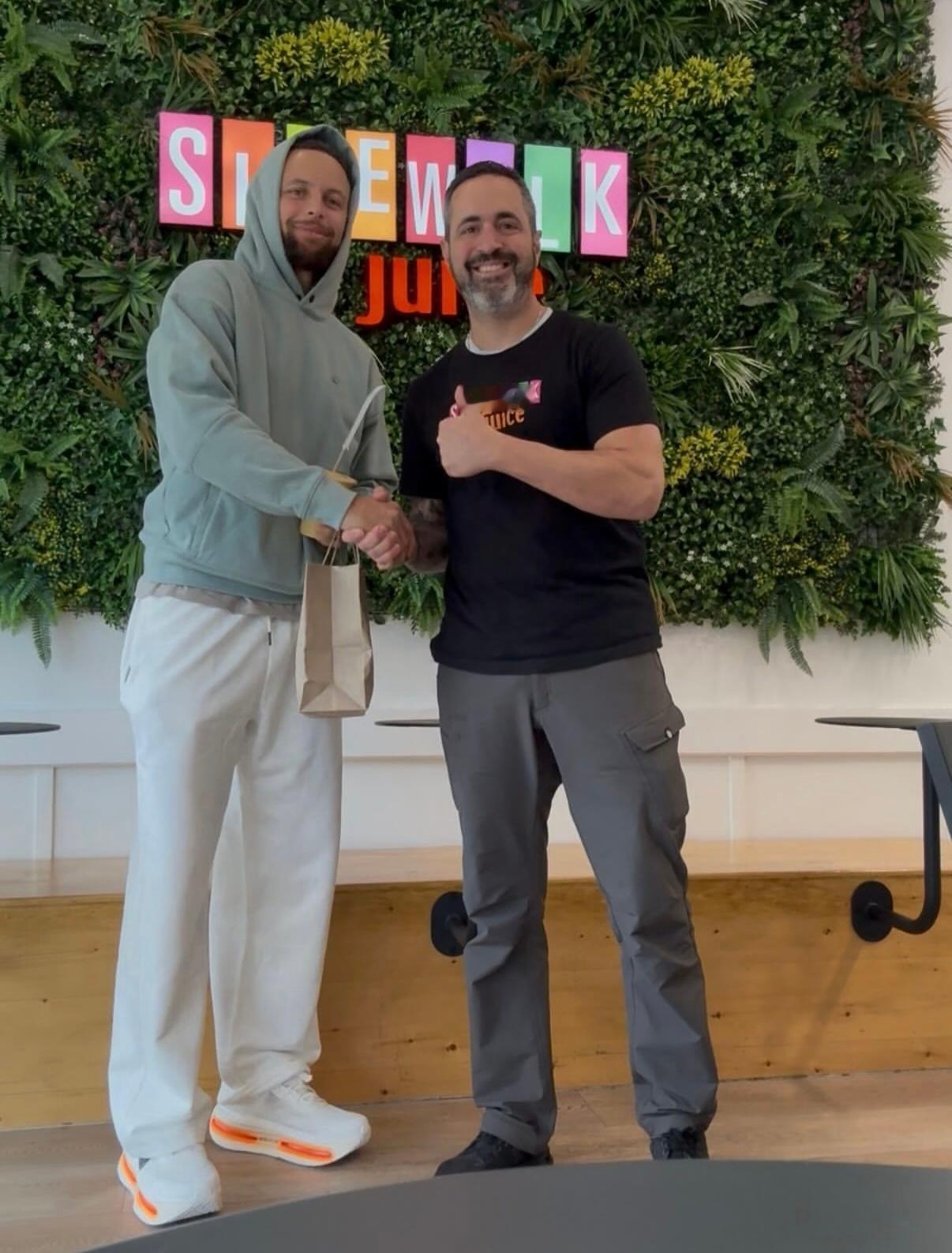 你库上脚Nike Vomero Premium库里