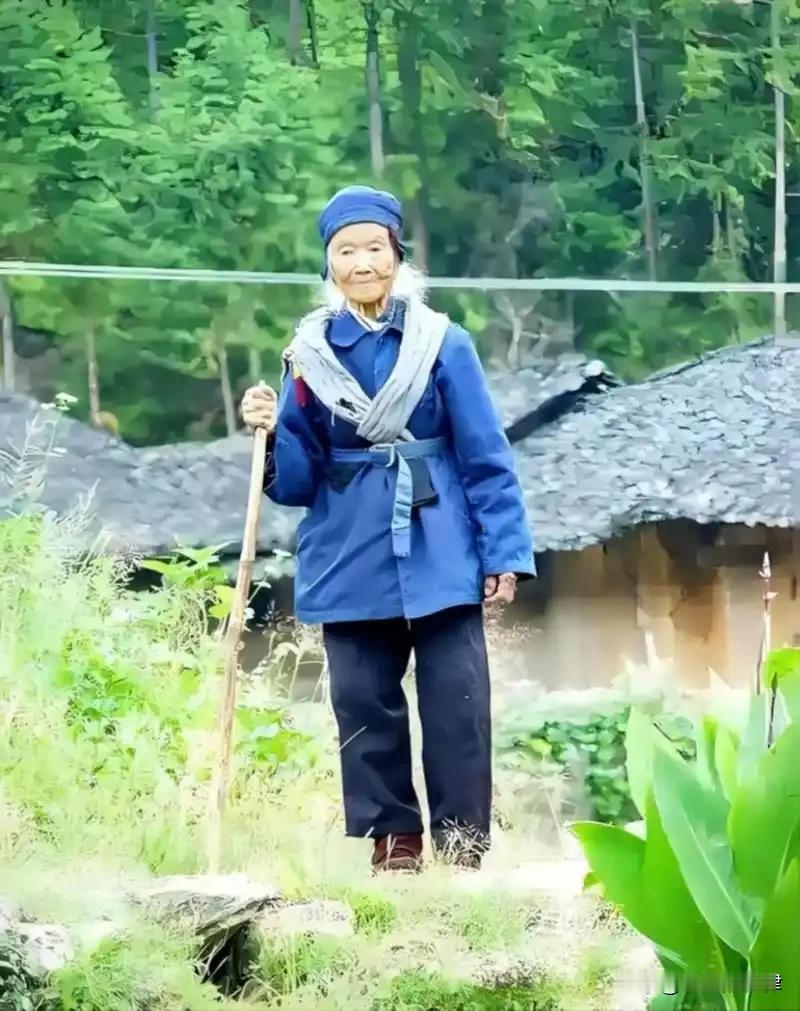 新婚3天丈夫离家打仗，她一等70年，年夜饭摆两副碗筷到88岁
 
1928年腊月