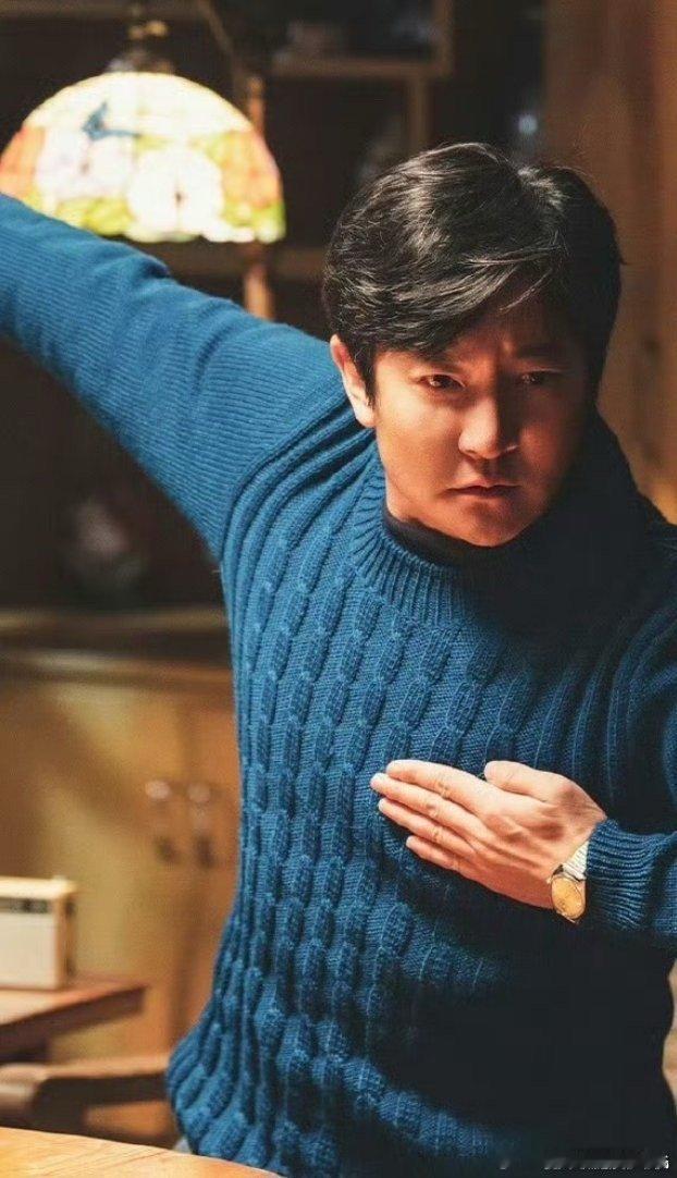 郭京飞新剧创业失败买股全对 看着他一路跌跌撞撞，却总能在关键时刻翻盘，这种剧情虽