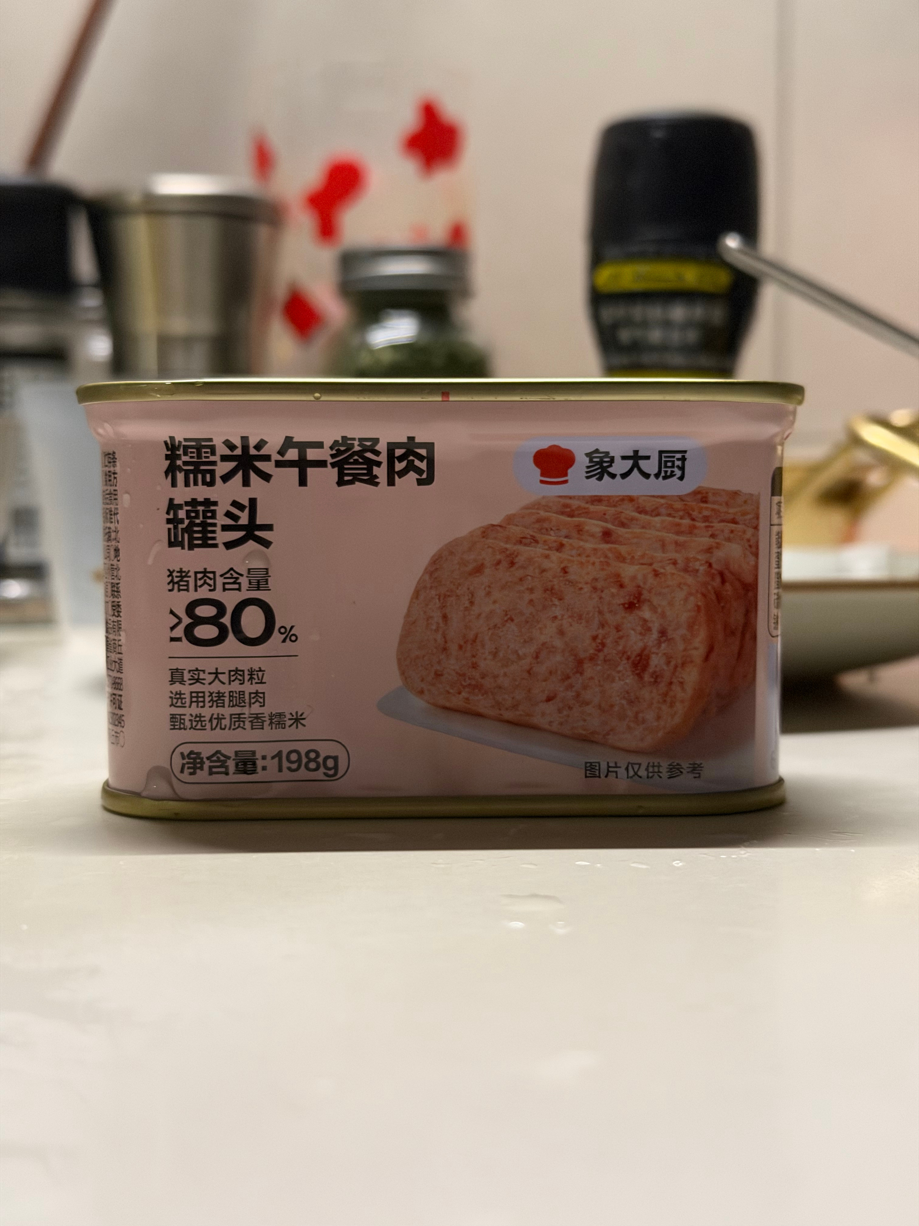 今晚煮火锅，让我来严肃品尝一下这个糯米午餐肉的味道怎么样 