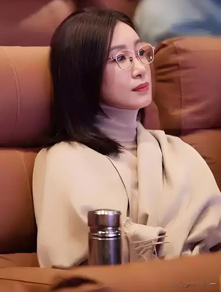 秦海璐啊，

你可悠着点演吧，

每次一看到你这张脸我能想到的词儿就只有“精明”