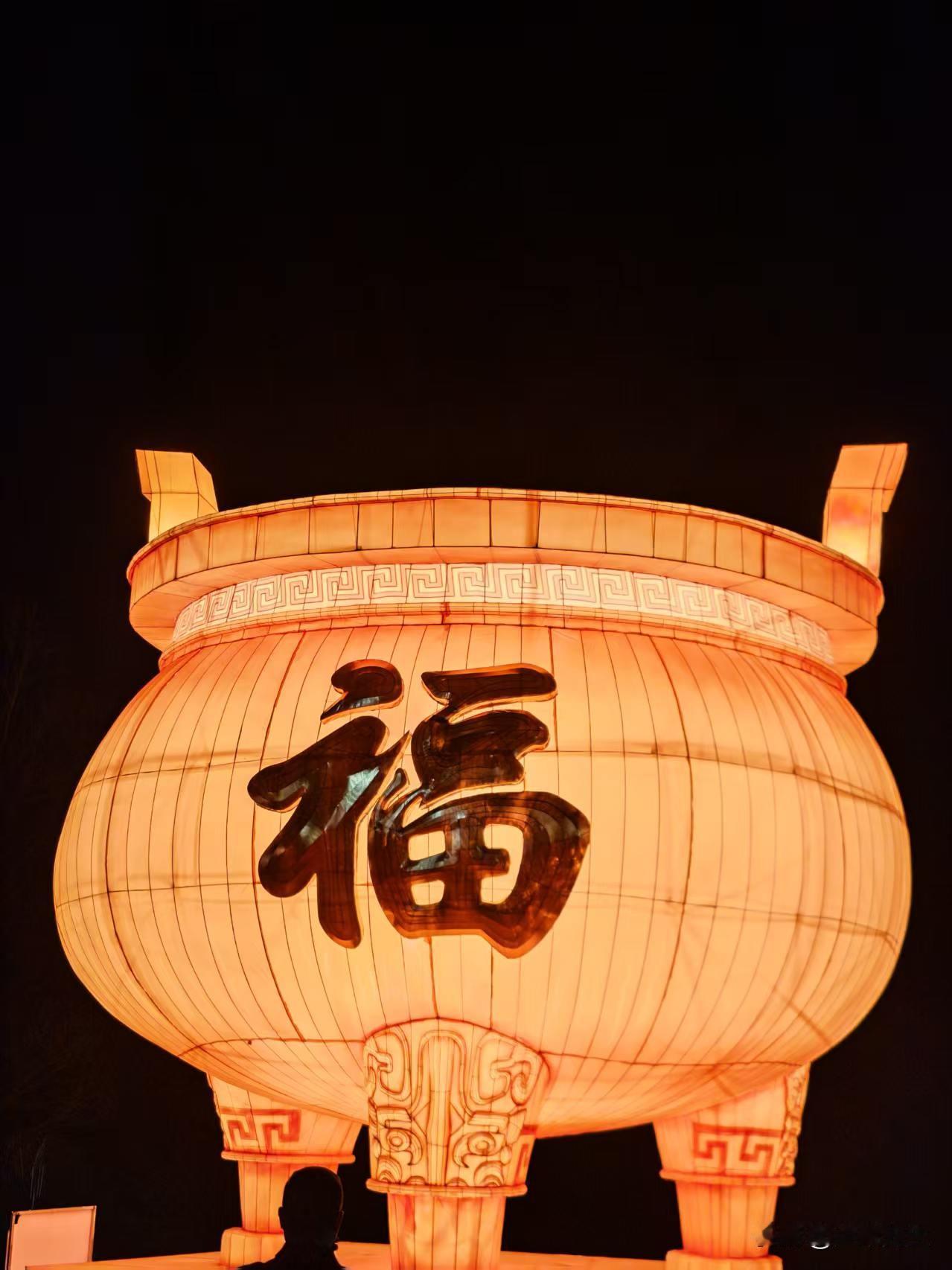 赴金山，邂逅白蛇传的浪漫传奇
作为镇江三山的核心，金山从来都是游人心中的白月光。