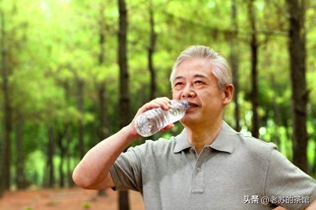 性与命和寿的关系：好命长寿的男人，往往身上有这6种特征