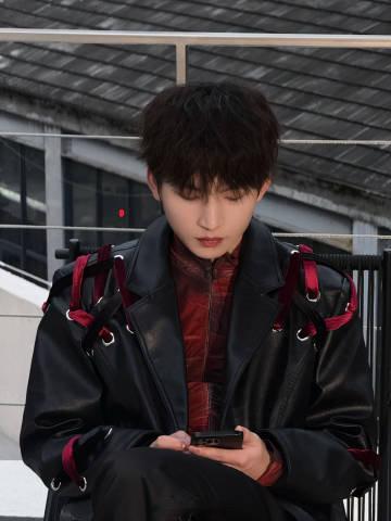 黑红配色的小纯，帅的一套一套的竞浪大会 2025pel