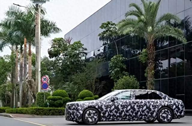 比亚迪这次把仰望直接怼到迈巴赫脸上，谁会买单