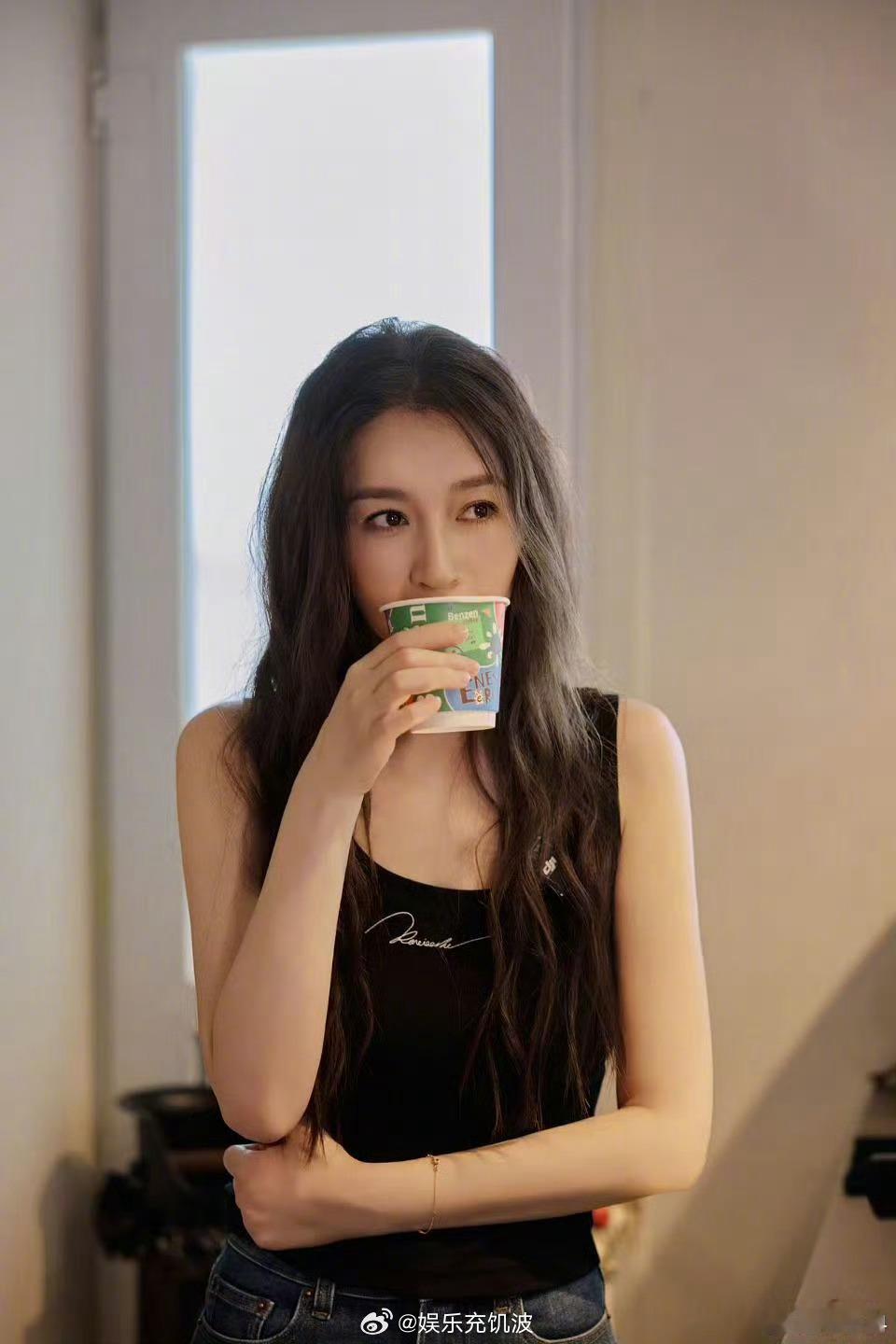 向太说李小冉跑调跑火了李小冉因跑调哭了两晚上向太当面说跑调跑火，李小冉直呼好难，