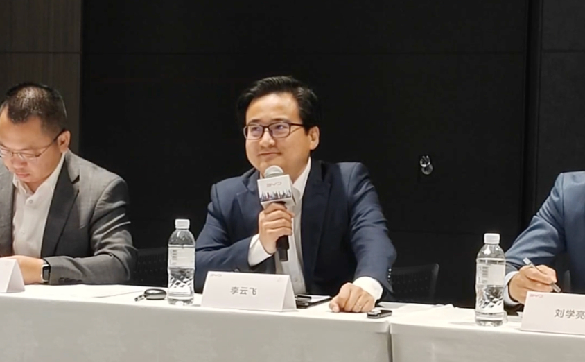 在东京车展的一场沟通会上，比亚迪李云飞直接亮明态度：比亚迪一直坚持的是磷酸铁锂的