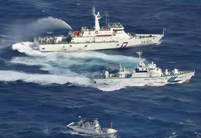 日本贼心不死！要强闯钓鱼岛？岸田给高市出阴招：拖美国入局抗中
 
2025年12