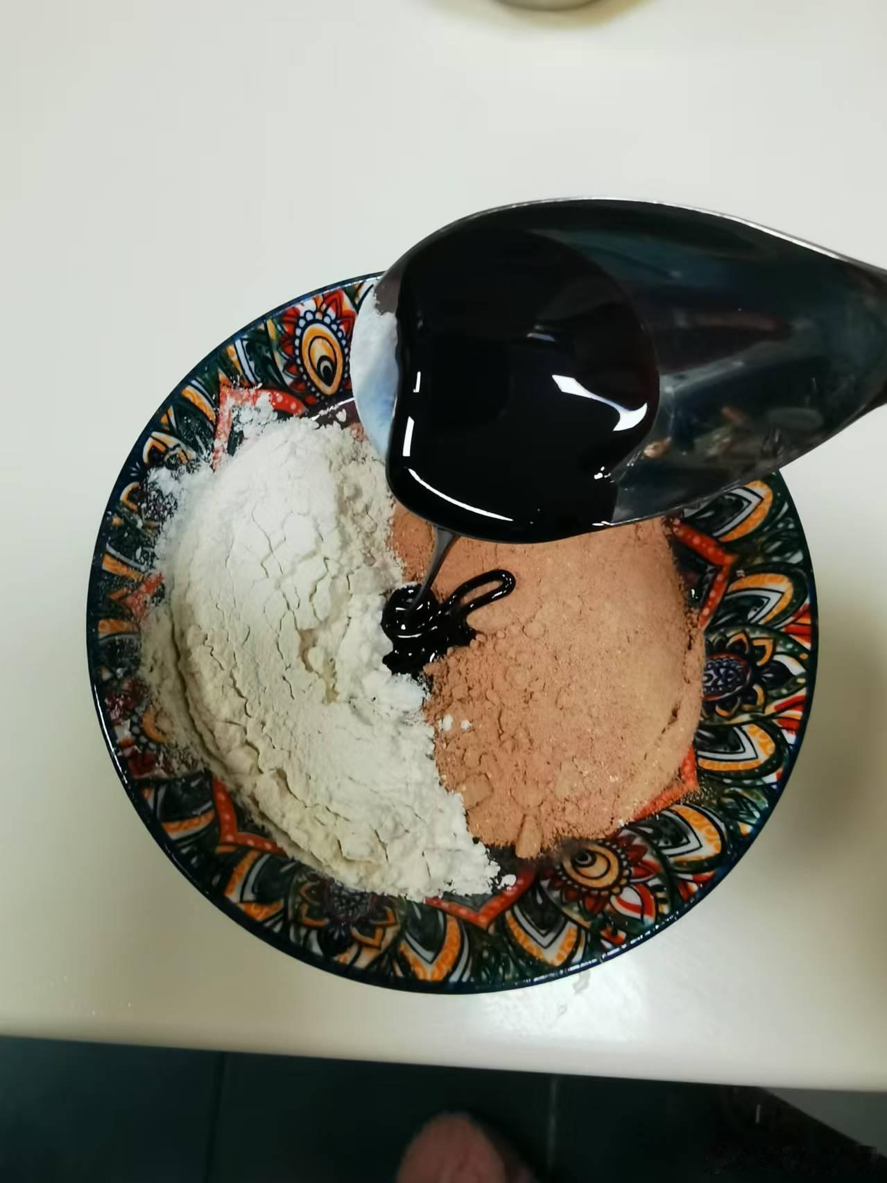 今日早餐：五红粉+人参肽+八珍玉灵膏+半碗米粥我命名为：气血大补粥！！！[嘻嘻]