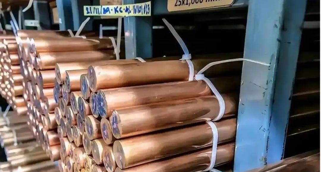 美国这次彻底蒙了，最近美国大量囤积了铜，把铜价炒上天去了，中国也不打算惯着美国，