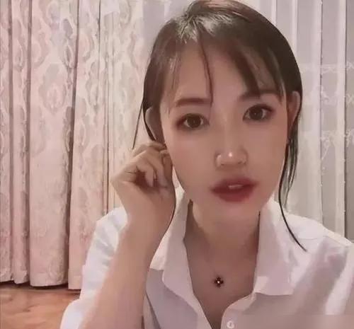 王宝强新片筹备中，马蓉直播间却冷清得只剩回音。
这哪是离婚？
分明是人生赛道的断