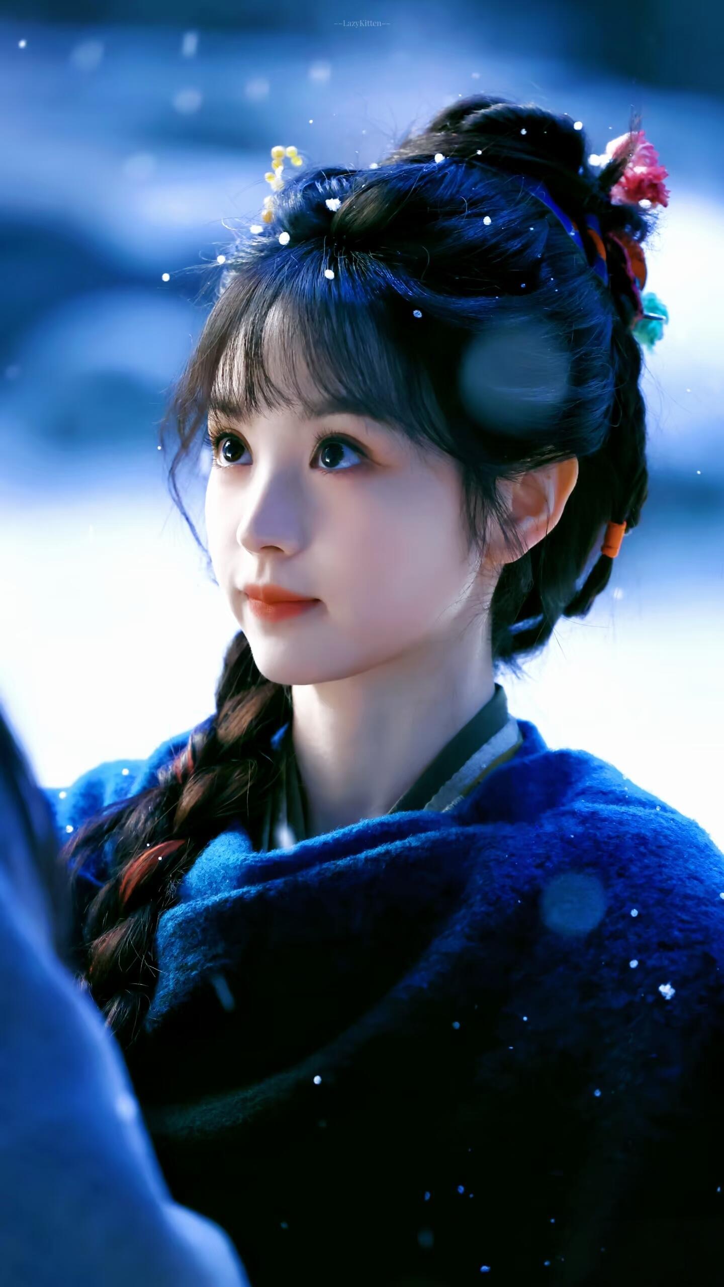 【田曦薇】找不到此女不是小猫的证据。布偶是狸花是波斯是德文，总之c位是缅因田曦薇