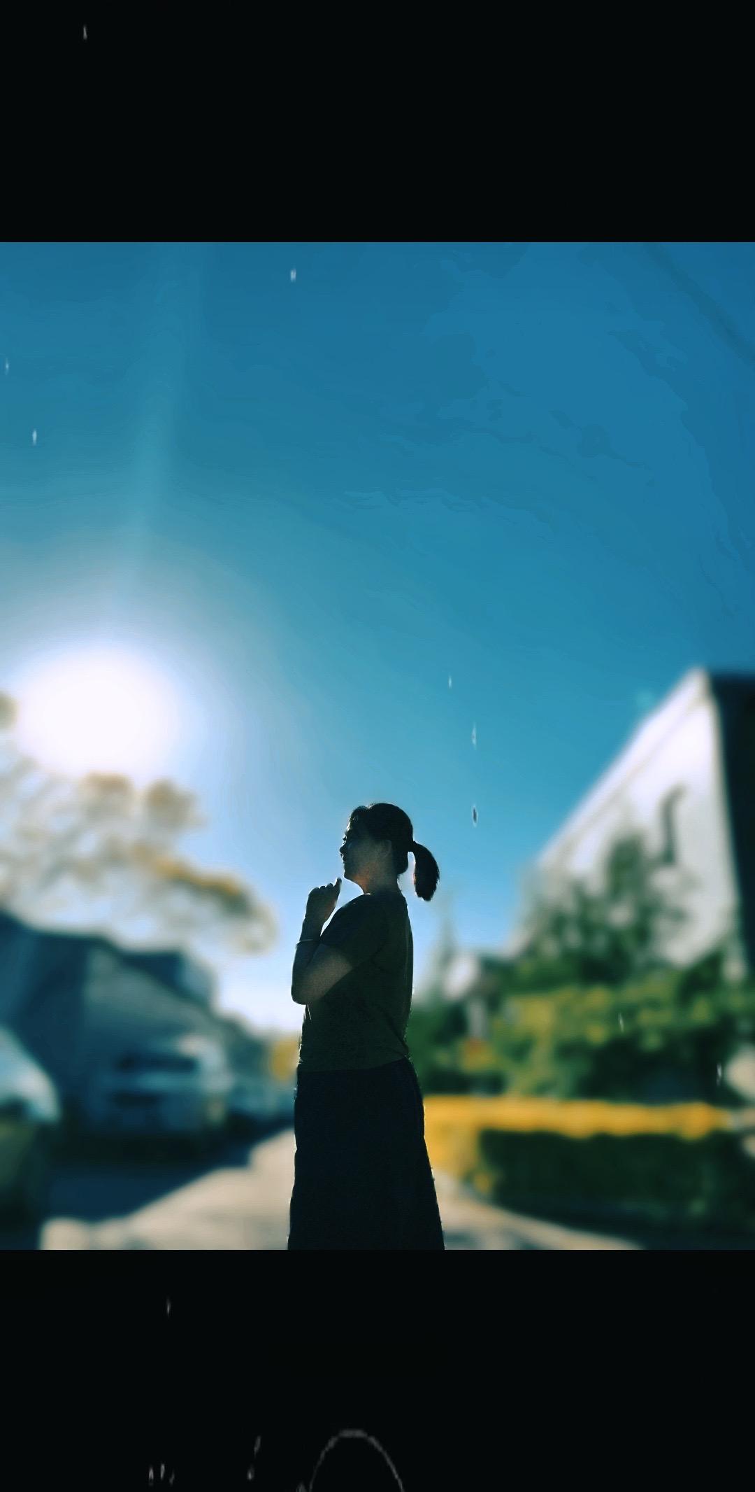 到了这个年纪，渐渐戒掉了期待。
不纠缠旧人，不纠结往事，
独处清净，内心安稳，