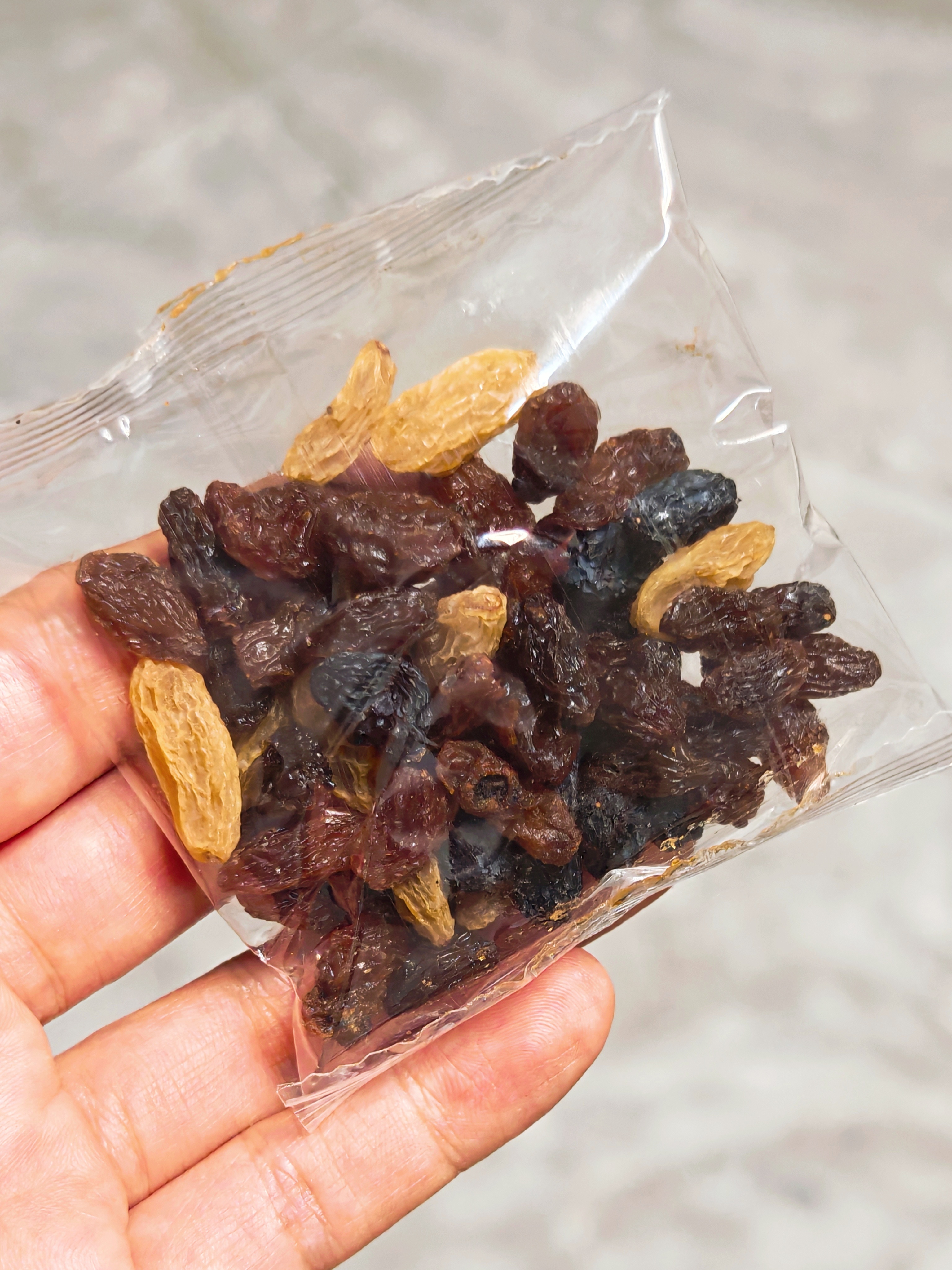 吃葡萄干一定要洗啊，我家葡萄干还挺多挺爱吃的，关键长这么大吃也没洗过啊[笑cry