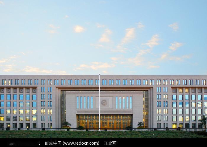 中国这轮对美反制，最值得注意的并不是“又制裁了几家公司”，而是反制手段正在从传统