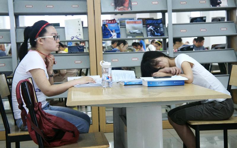 成年人正常睡眠时长因人而异。一般来说，18 - 20岁要8小时以上，21 - 3
