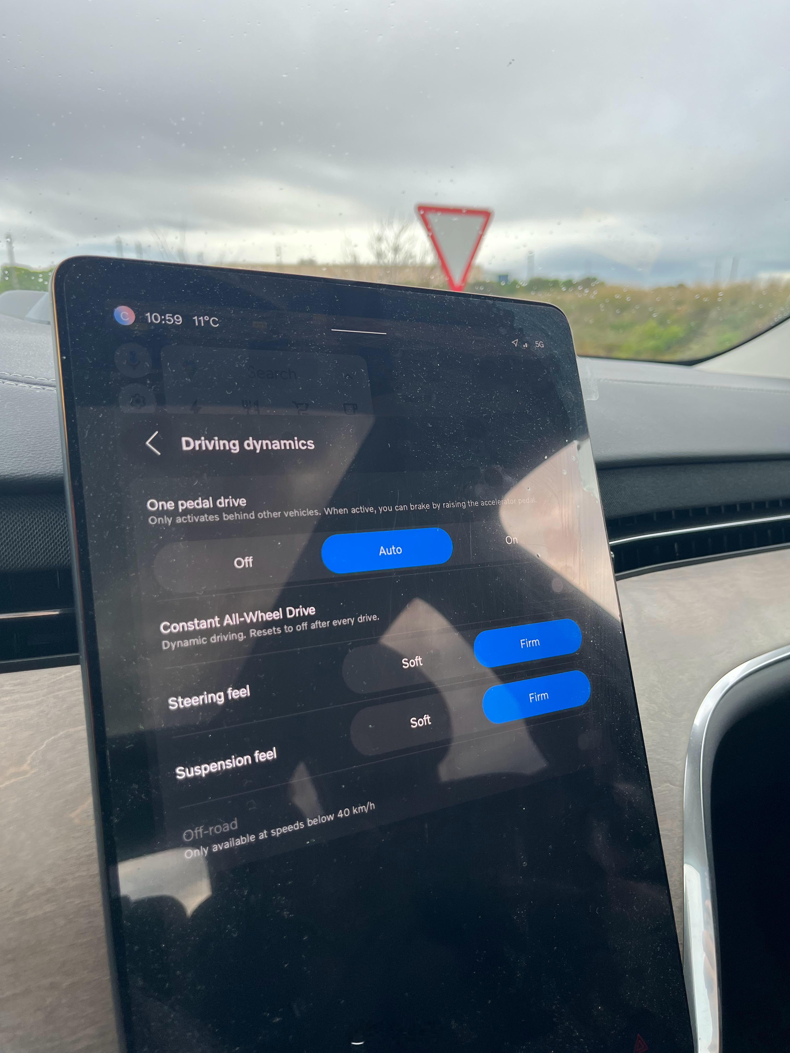 EX90上有个持续四轮驱动键，看来北欧很需要这个。yz77聊车