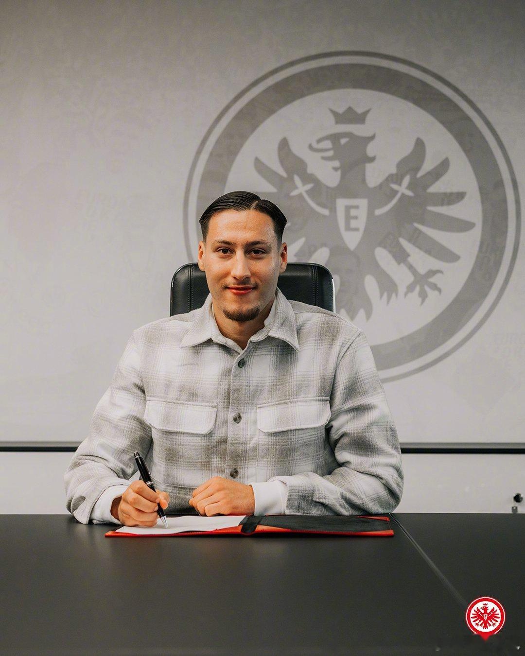 【官方】法兰克福签下22岁的埃弗斯堡前锋埃布努塔利布（Younes Ebnout