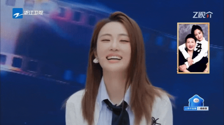 凯丽女儿张可盈现场表白刘晓庆看完无限超越班这段，张可盈履历真不错，百场舞台经验打