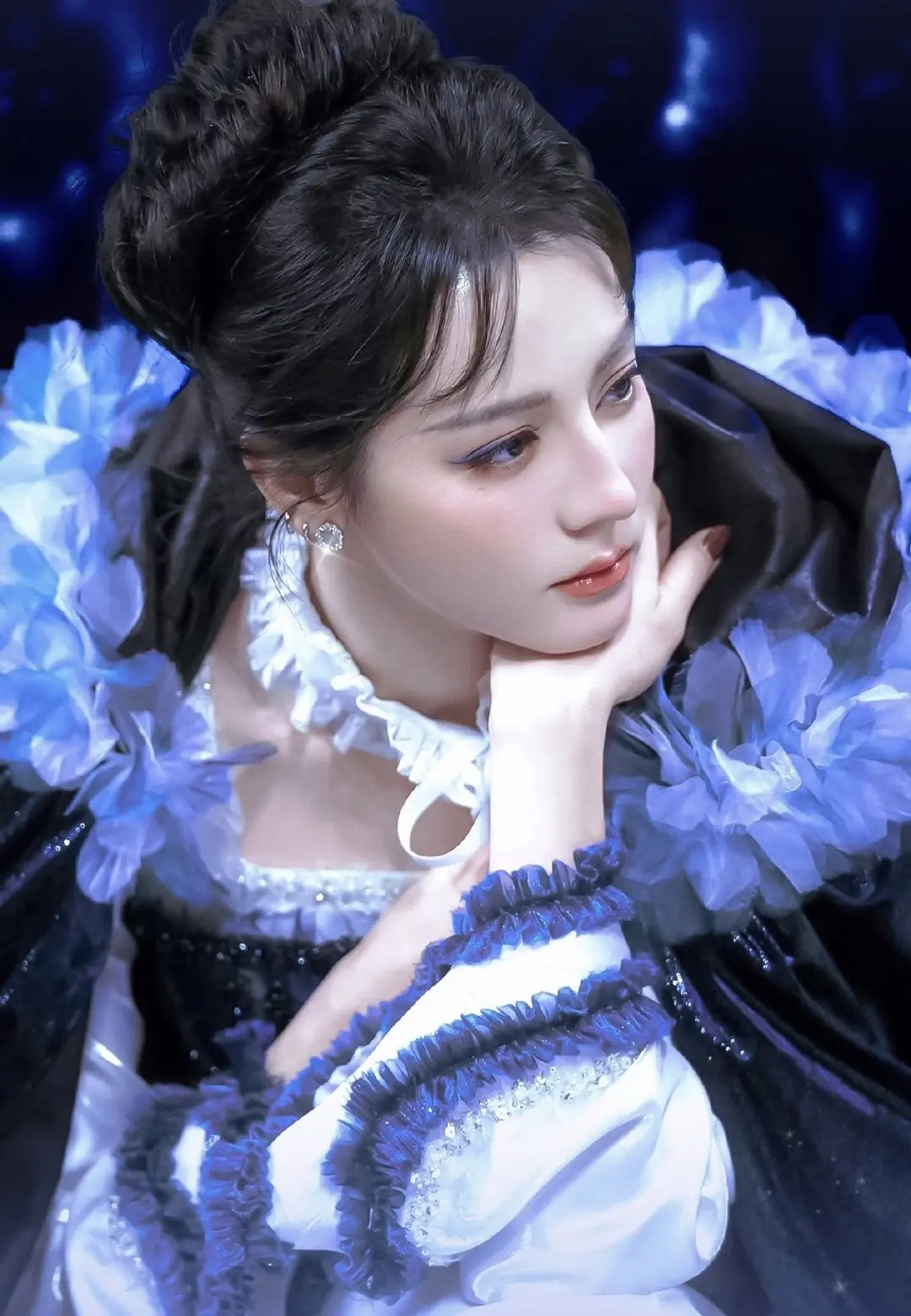迪丽热巴。