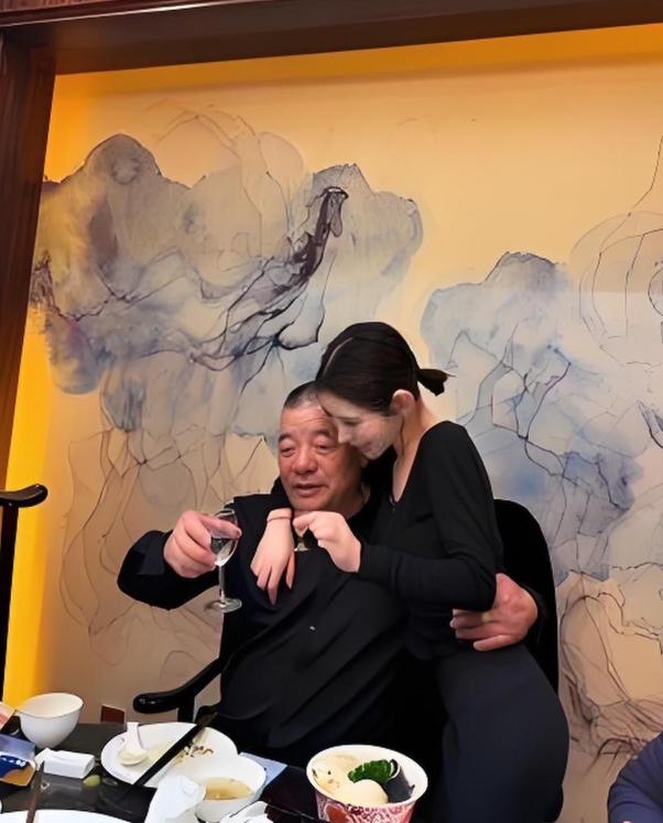 这才叫商务酒局

当她端起杯子的那一刻开始，这单就成了