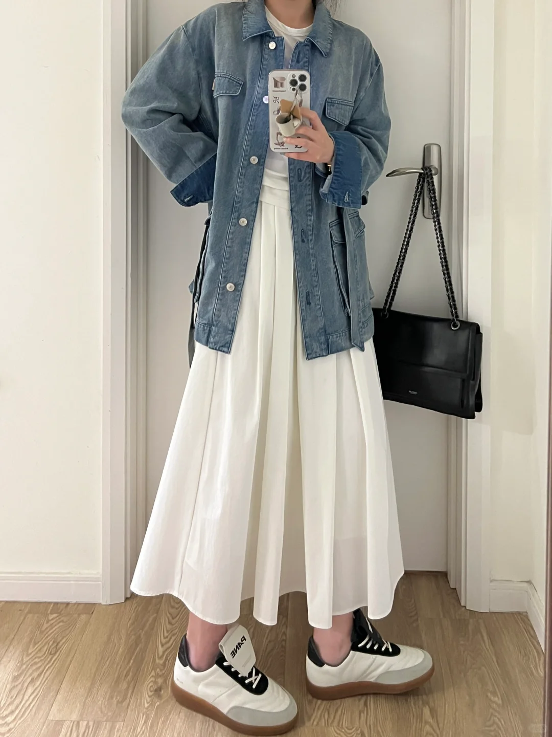 早春通勤休闲慵懒｜蓝牛仔外套+白百褶半裙