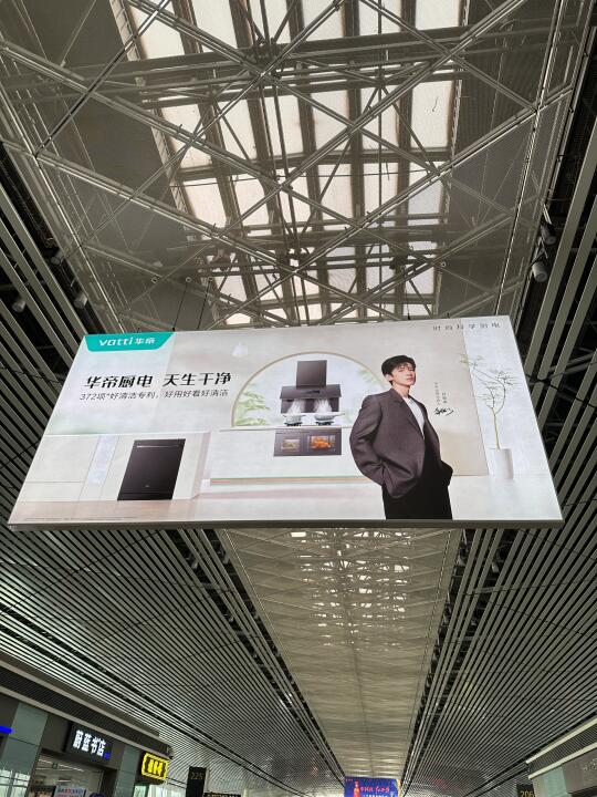 机场偶遇白敬亭😱😱