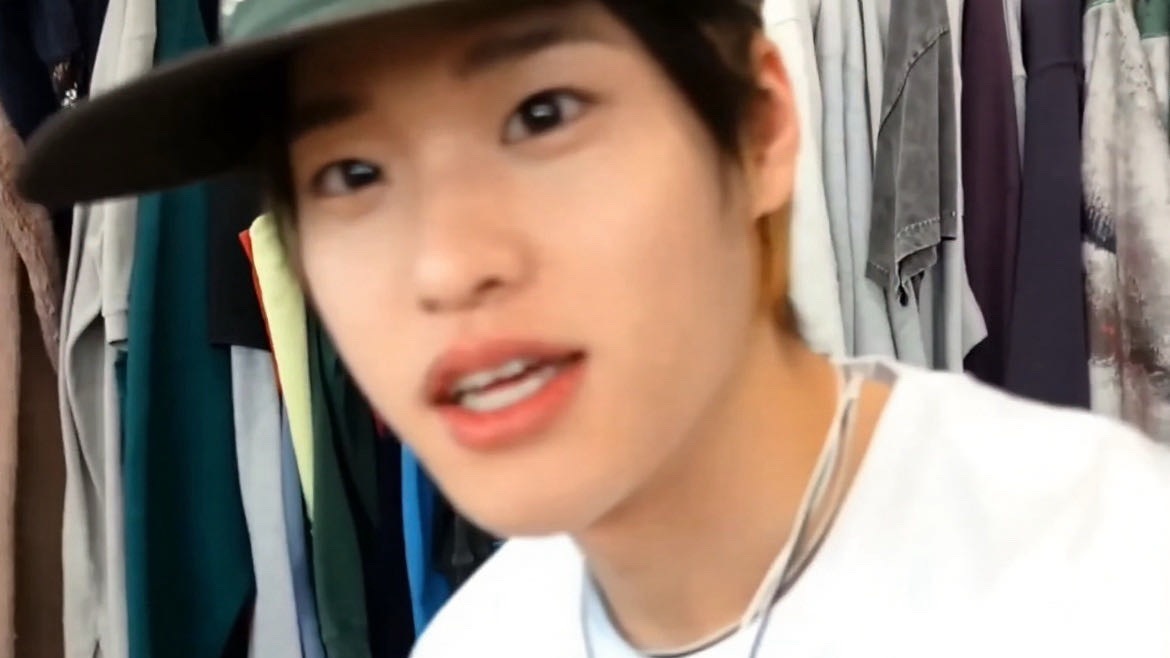 You know you love me l know you careJust