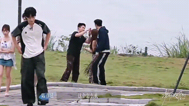 刘佳仪的理智是恋综最佳高光 恋综里刘佳仪面对俩男嘉宾的戴花“战争”，始终保持理智