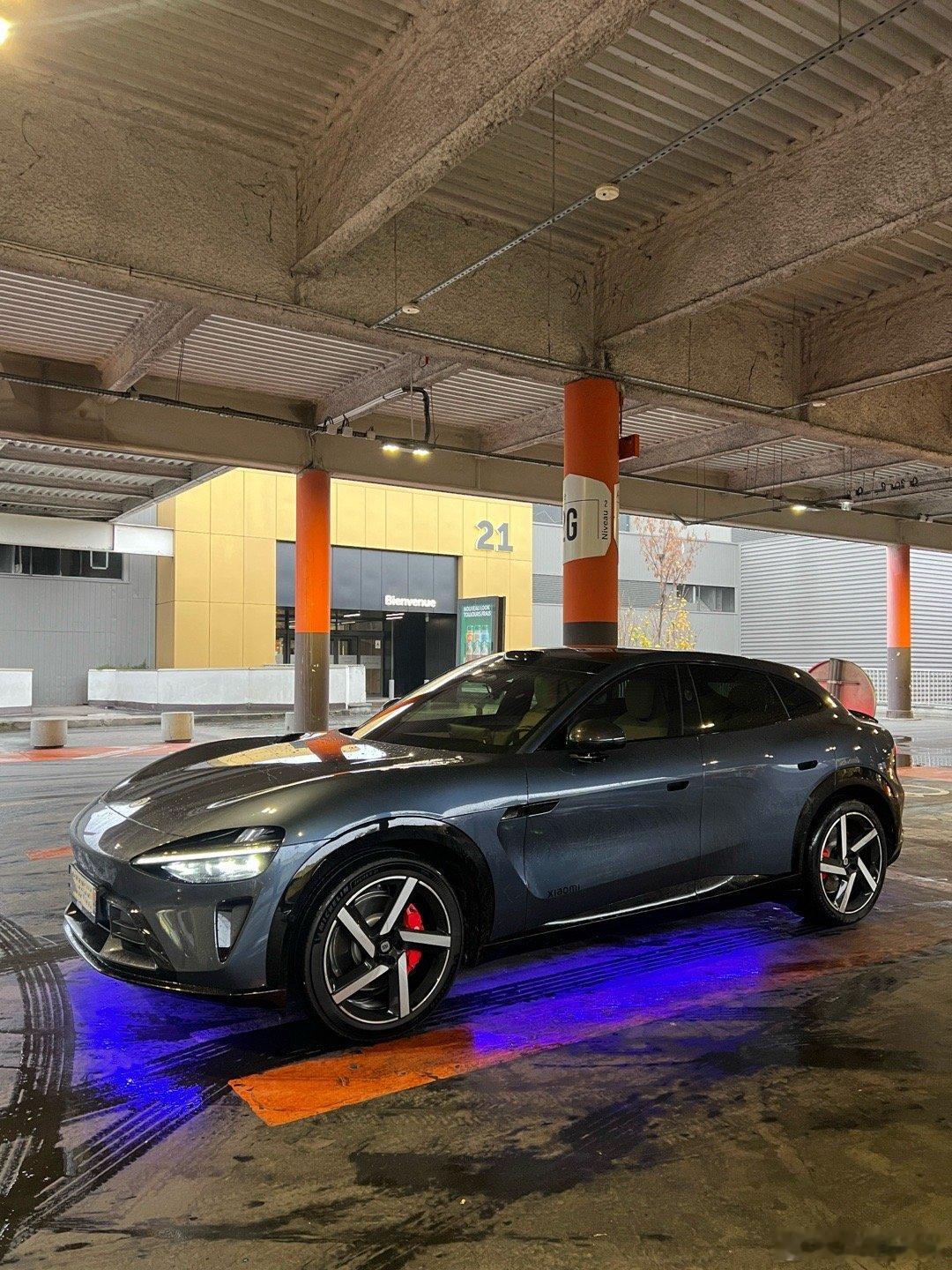 作为法国🇫🇷最大的“米粉”之一， 小米之家今天开业，还是要来买点东西打个卡的