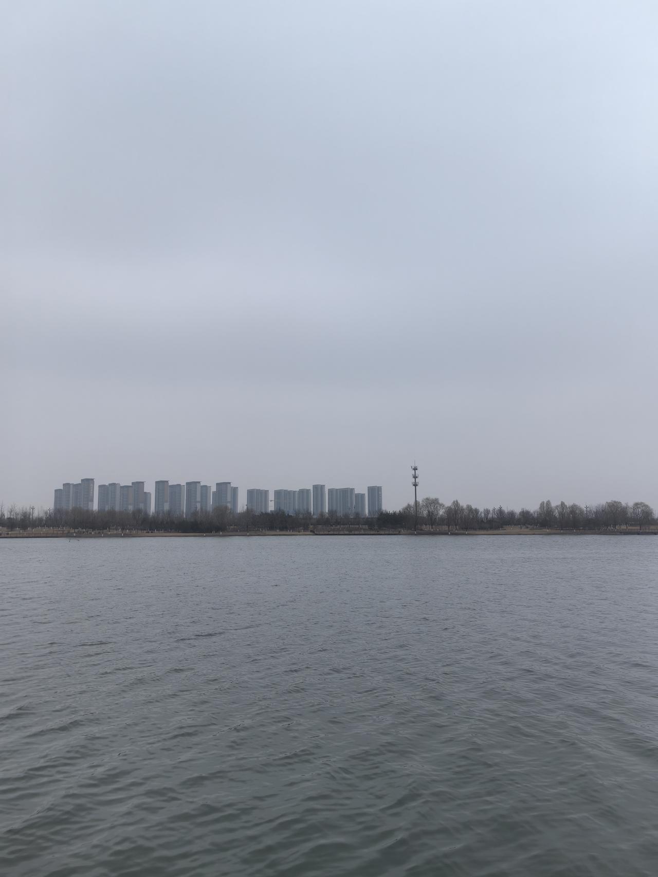 现在各行各业收费方式都发生了变化，不能一味地拘泥于用现金方式。
但也遇到一个问题