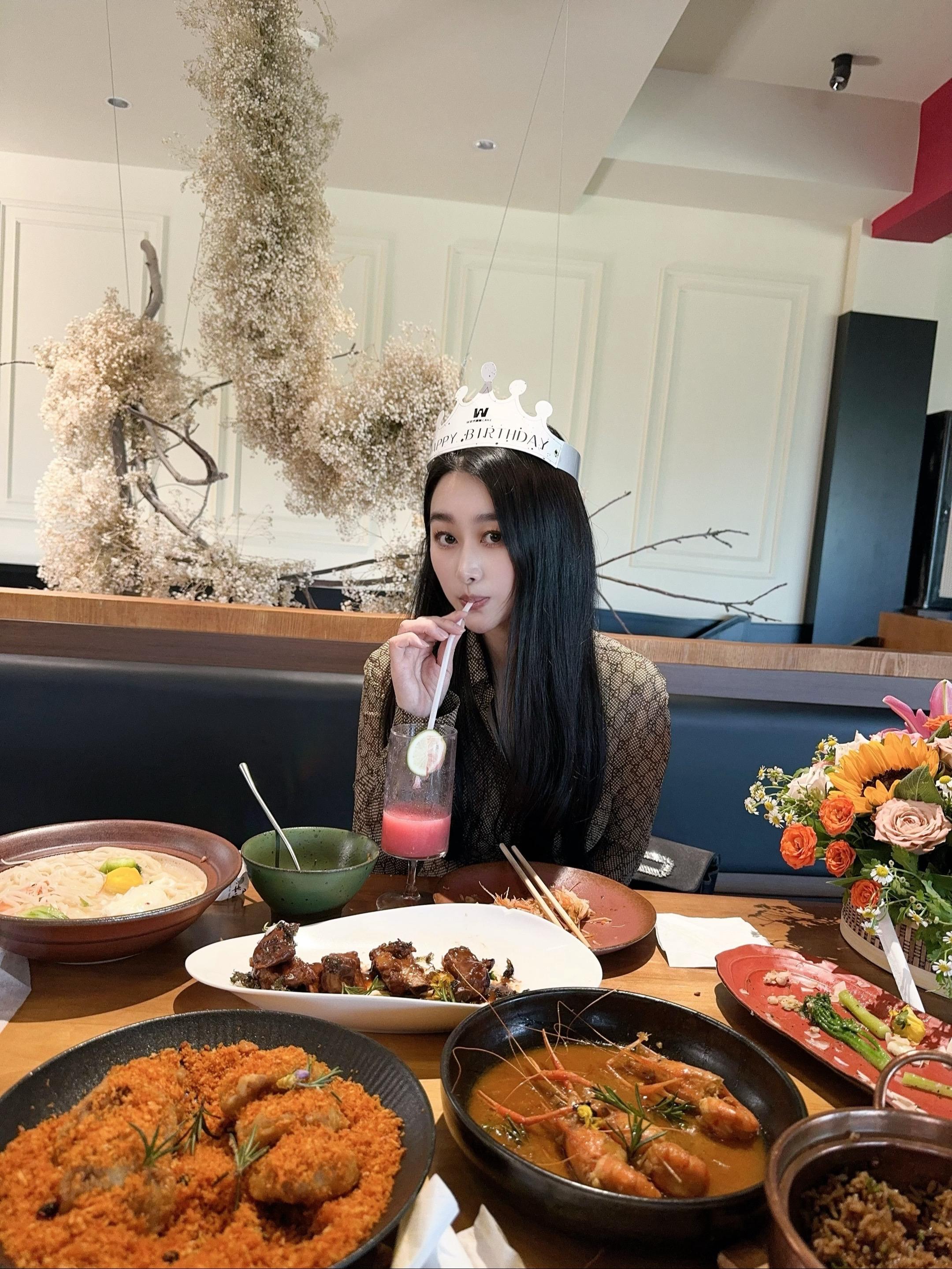 🎂不说生日快乐，那就祝自己无坚不摧，活得潇洒，笑的快乐，万事顺遂！又...