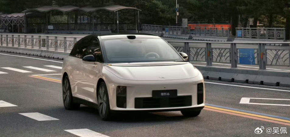理想i6实拍照被曝光，缩小版i8既视感，4.95米的5座纯电SUV，9月上市，多