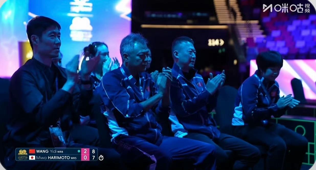 这是硬着头皮发起挑战的吧，
张本美和🇯🇵挑战裁判对她发球角度的判罚，结果挑战