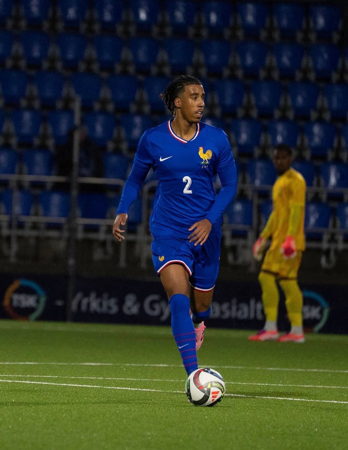 法国U21以2-1击冰岛U21，约罗出战90分钟。曼联