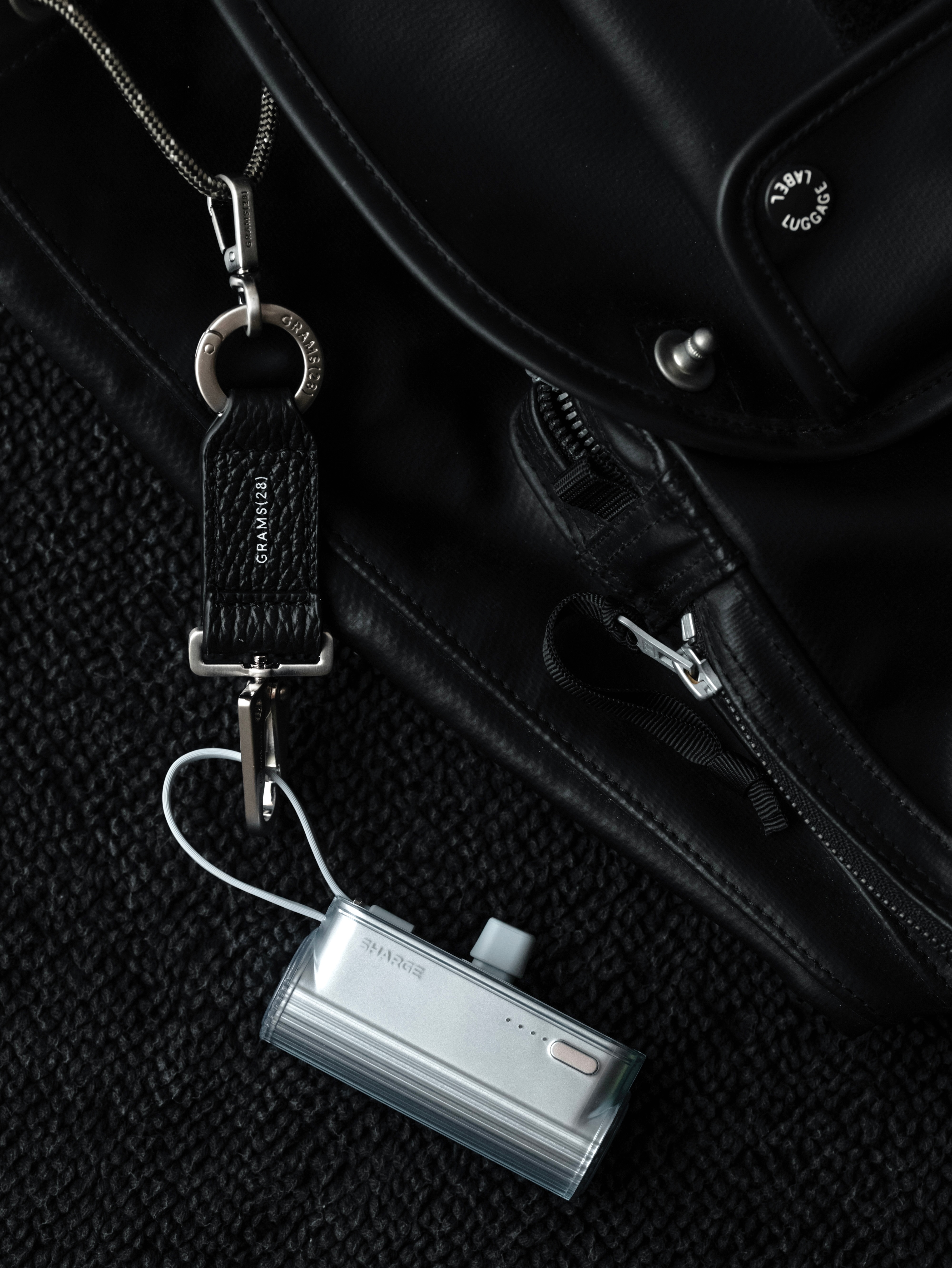 日常开箱｜闪极随行 Mini 2 Pro-5800mAh 容量自带线，以及 US