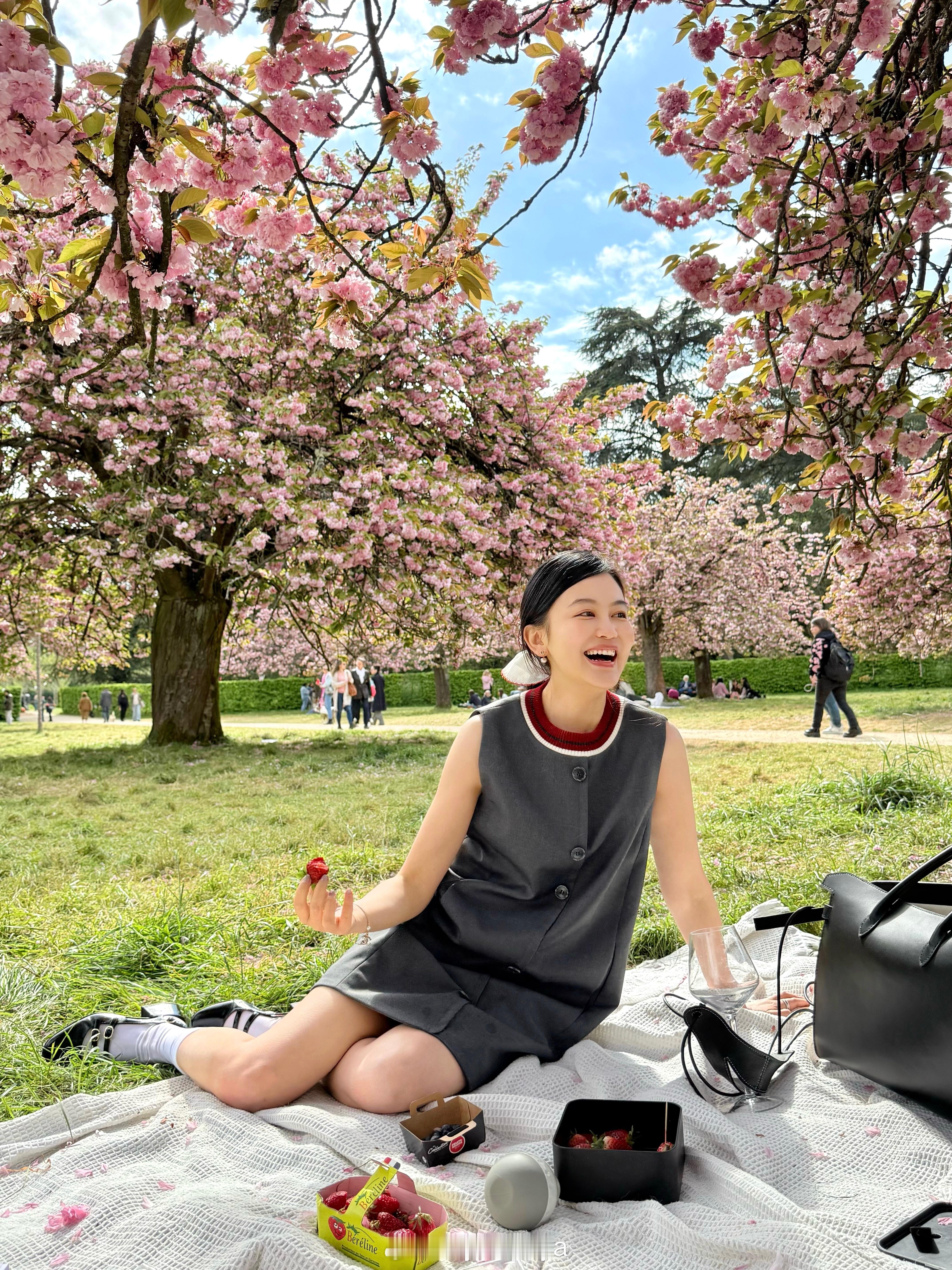 《巴黎生活，是看樱花、坐地铁和买大米。》OOTD 复活节假期的奇妙巧合——在樱花