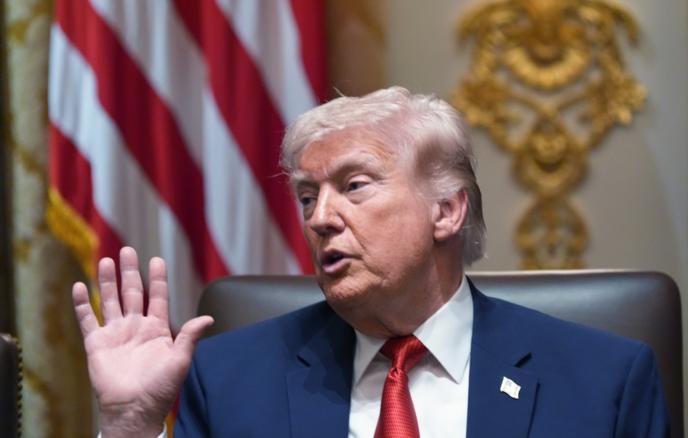 特朗普称美国已“彻底打赢对伊朗战争”
 
美方领导人还宣称，德黑兰决定向华盛顿移