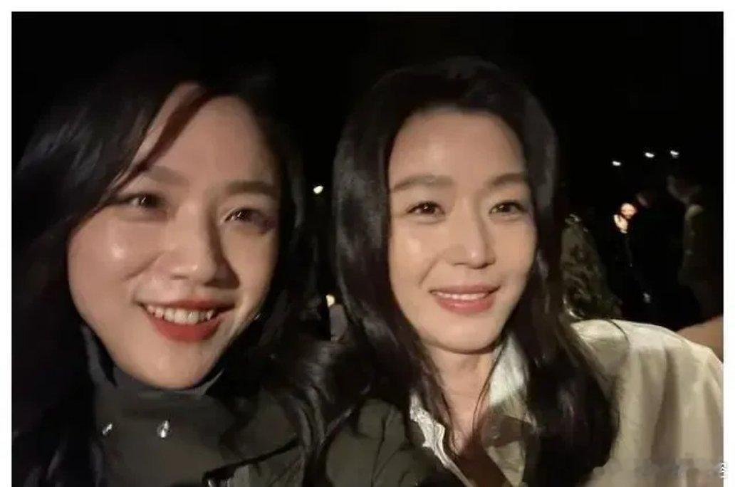 全智贤要从“顶流女神”的宝座上退位让贤了，因为碾压她的女人出现了。这个打败韩媒女