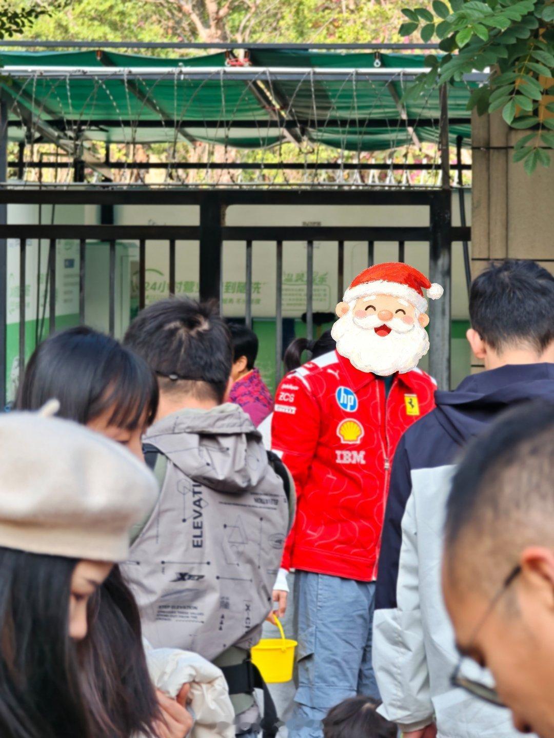 幼儿园游园活动~舍友穿了件法拉利在人群中不要太好认了