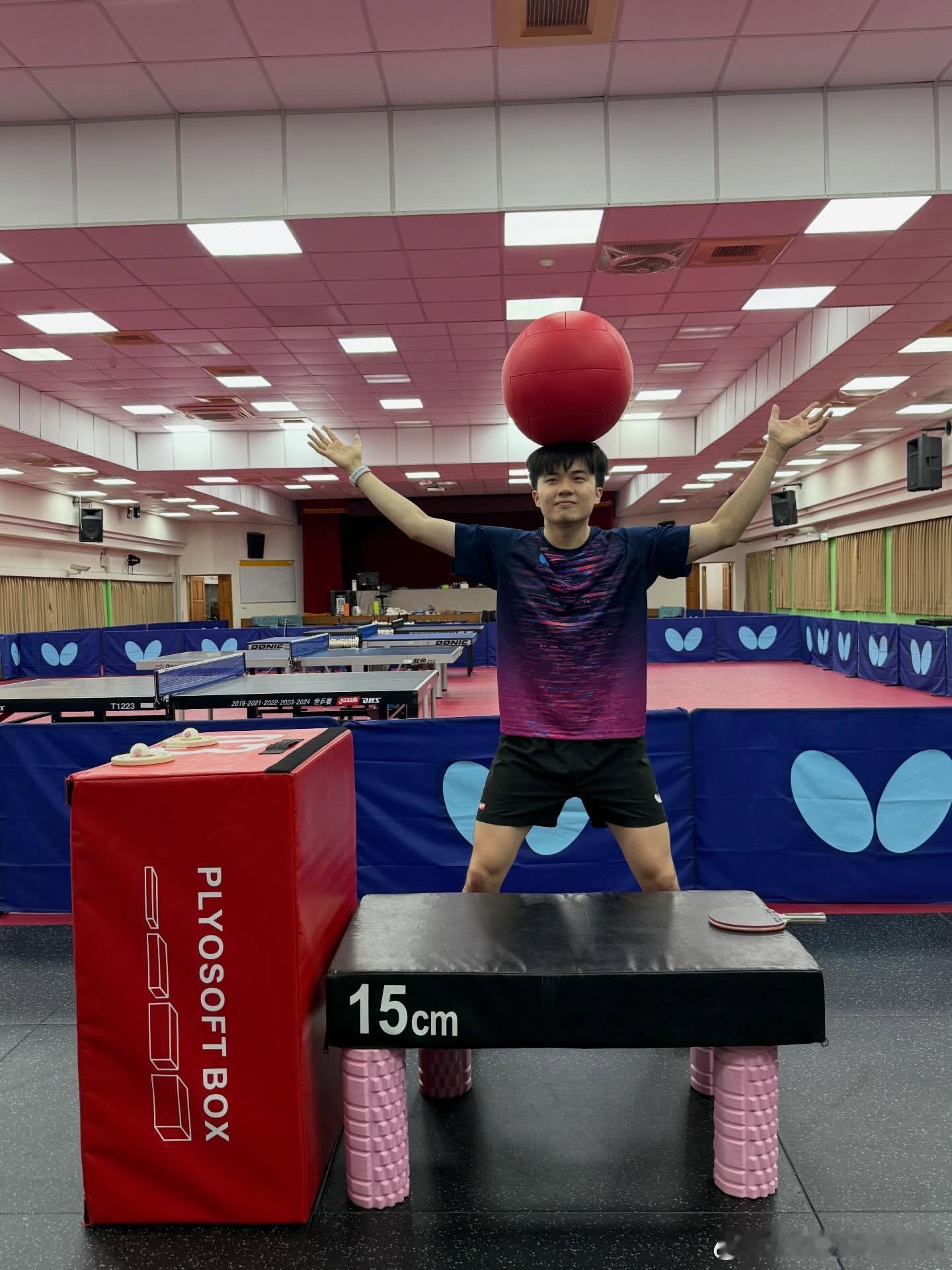 林昀儒：新年第一练🏓马年祝大家身体健康 顺顺利利🎆（耍憨卖萌😹 