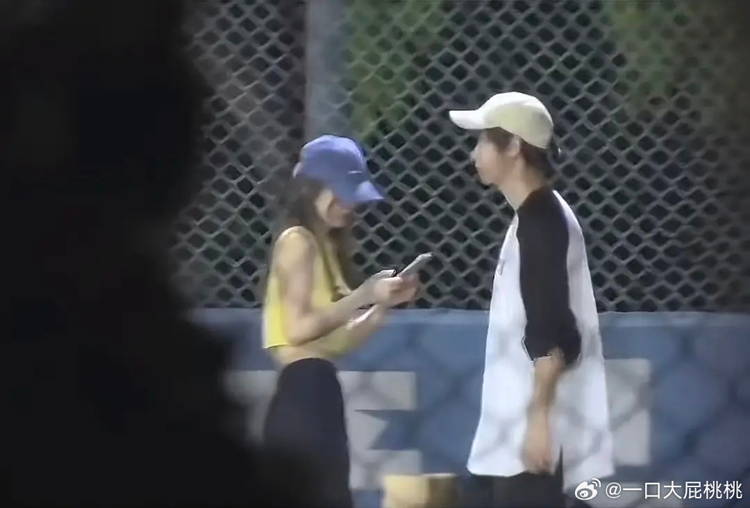 彭彭跟女朋友感情也挺稳定的好多年了吧 