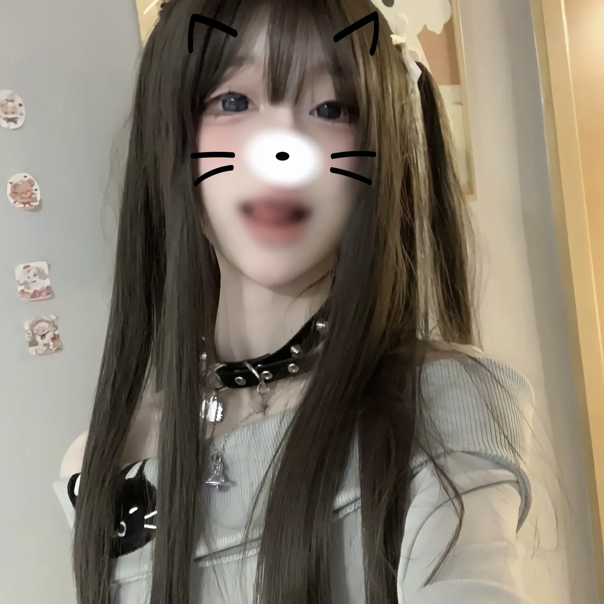 我闷闷的 像永远活在阴天