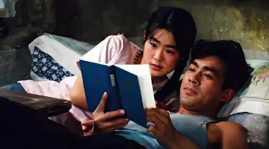 44年了，红毯上这对“老CP”一出现，全网的DNA都动了！没有流量明星的排场，却