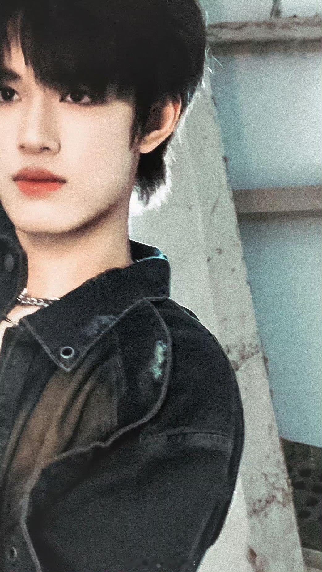 谁扛得住张极抬眸这一下  张极发布的预告真的是给我们带来小小的surprise啊