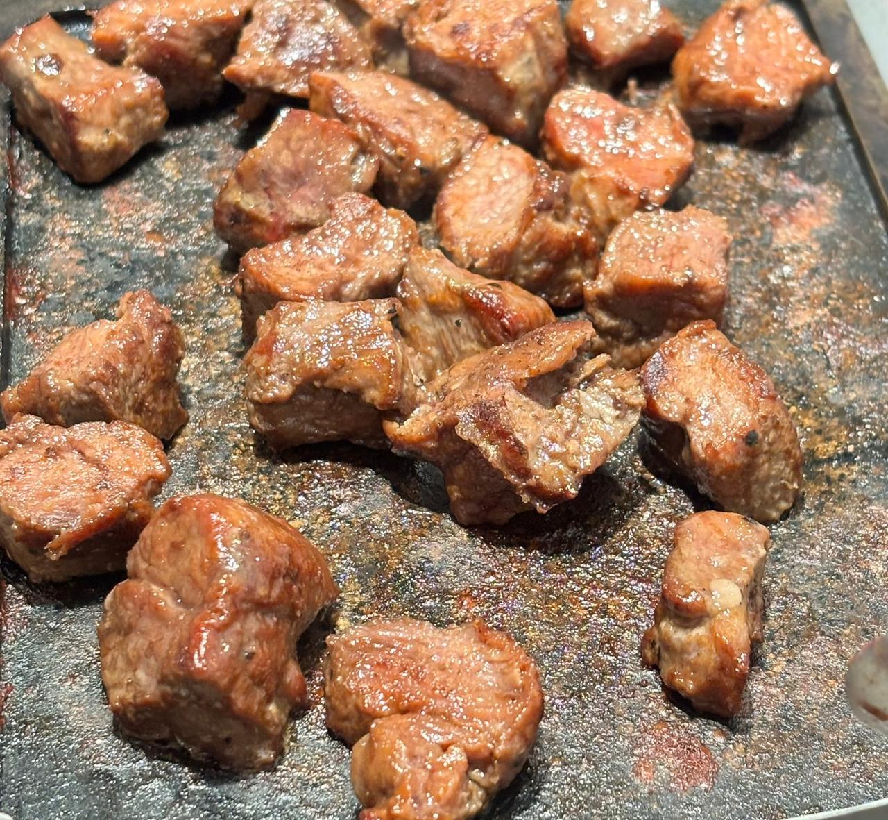 跟朋友一起吃饭，最讨厌的就是人约人。

上次跟朋友一起吃饭，吃到中间，其中一个人