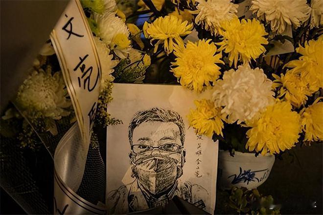 李文亮的长子已经11岁，次子已经6岁。
如今，他们过着平静的生活。
也许，现在他