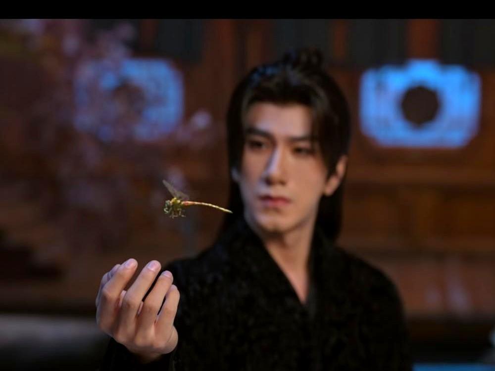 废掉一个人，最好的方式是让他当“脊梁”。

任嘉伦在《佳偶天成》里演的白宗英，就